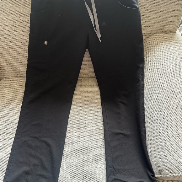 Black Scrub Set with Gray Drawstring - Picture 7 of 8